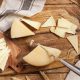 Queso artesanal de Quesos Bolaños cortado para recetas tradicionales canarias