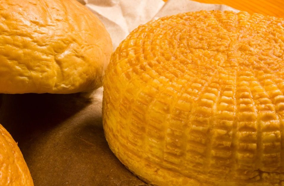 Queso canario artesanal de Quesos Bolaños listo para maridaje con vino